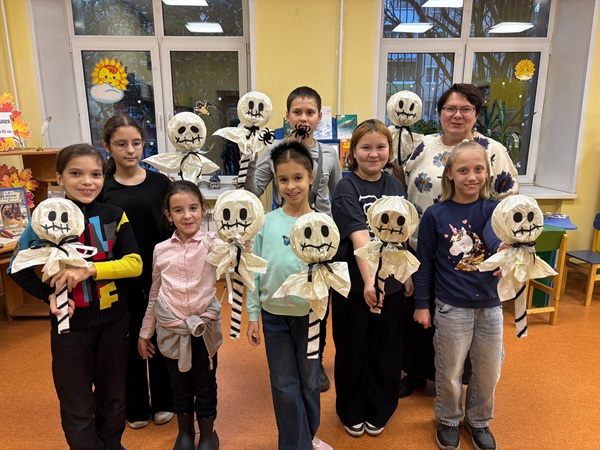  Сладкое привидение: волшебство в библиотеке!