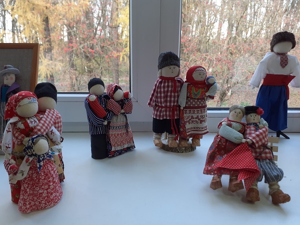 Выставка «Кукольный народ» 