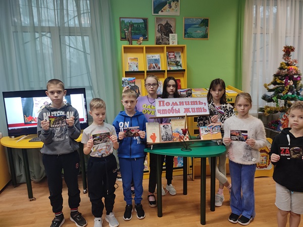 Когда у стен твоих гремят мечи