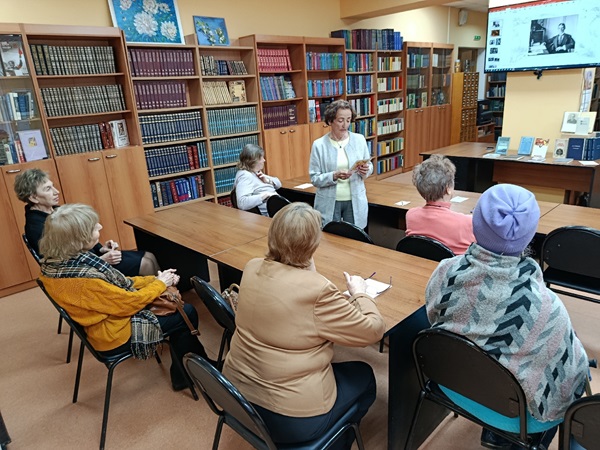 Искателю неведомого счастья