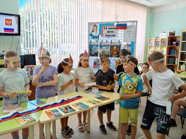 Вышитая карта России
