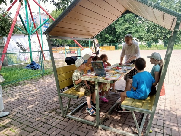 В ГОСТИ К ДЕДУШКЕ ФОЛЬКЛОРУ