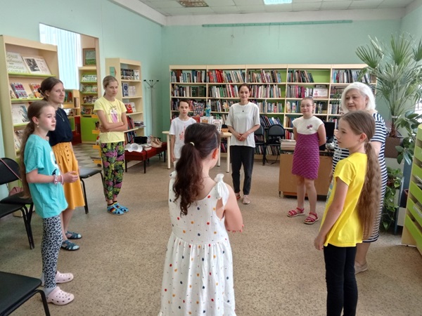 Жизнь - театр, а люди в нём - актёры! 