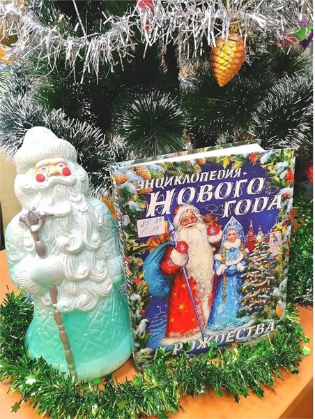 Книжный шкаф