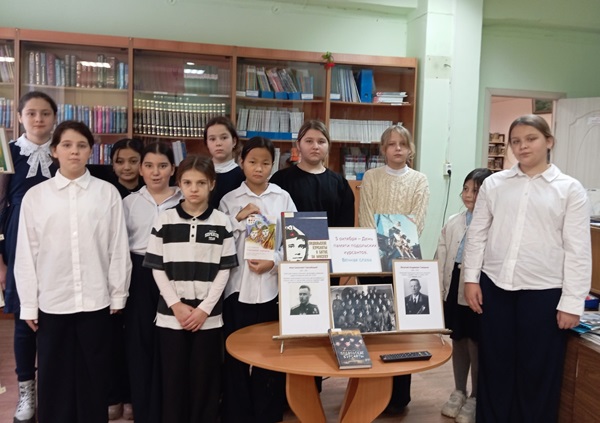 Навстречу буре и грозе идут подольские курсанты