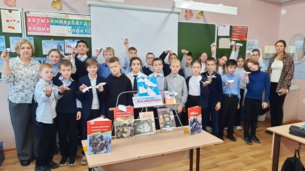 Летит, летит по небу клин усталый...