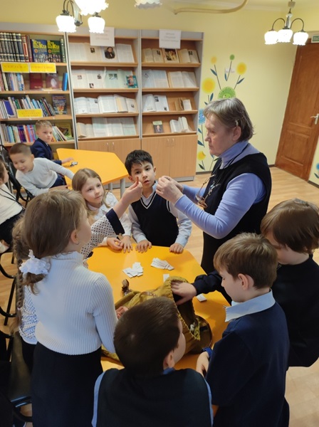 МЫ В ПАМЯТИ ХРАНИМ ГЕРОЕВ ИМЕНА