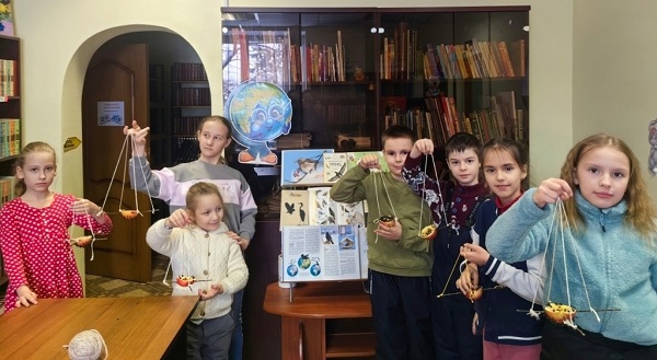 Покормите птиц зимой