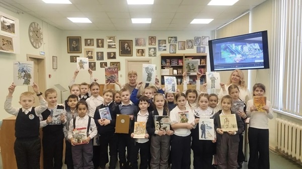 Родилась ты под знаменем алым