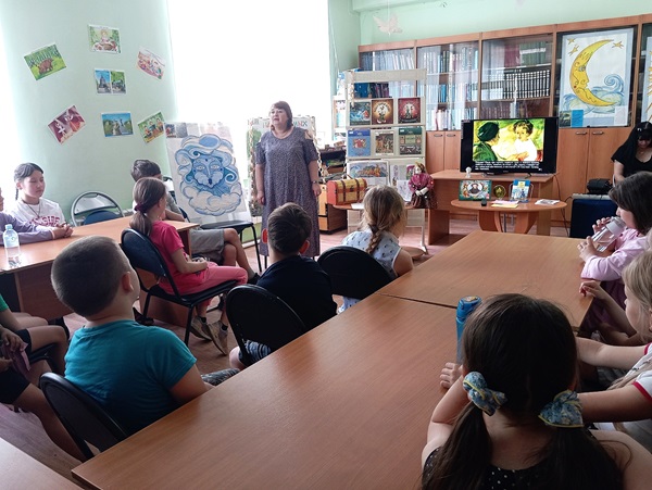 "У древа сказочных чудес"