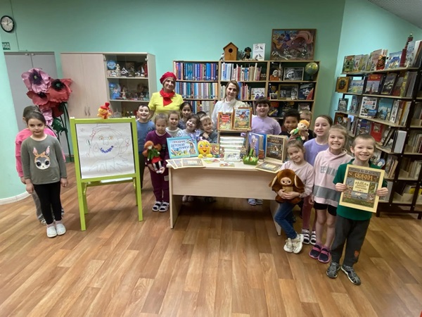 В книжном царстве очутиться...