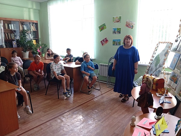  У древа сказочных чудес