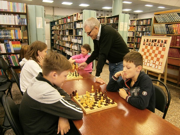 Шахматный кружок в библиотеке