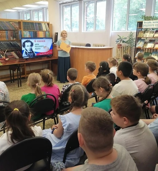 Он наш поэт, он наша слава