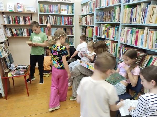 "Живет на всей планете народ веселый - дети!" 