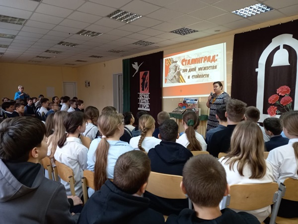 Меч победы ковал Сталинград!