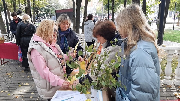 "Время читать Есенина!"
